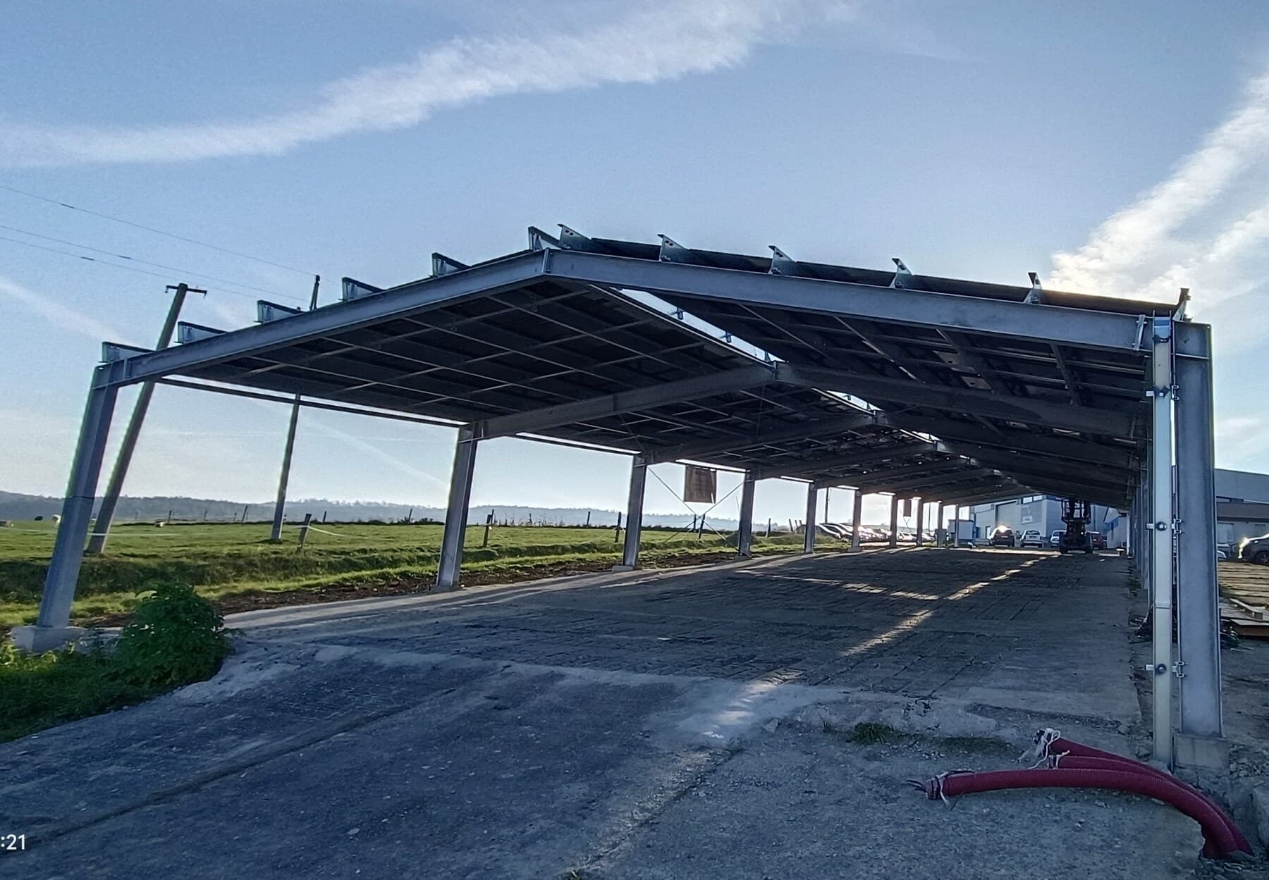 Realizace fotovoltaického carportu ZAKo Březnice